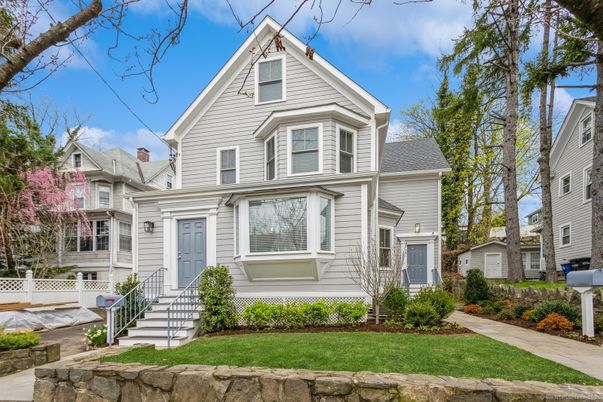 Exterior, Facade, Queen Anne Victorian