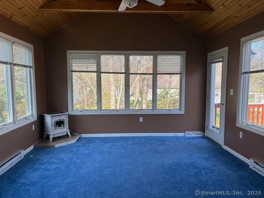 Empty room, Interior, Wooden Beams, Wooden Ceilings