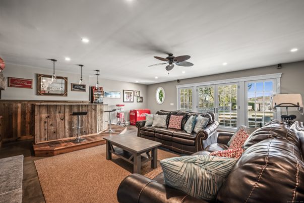 Interior, Living room, Pendant Lights, Recessed Lighting, Wood Texture Flooring