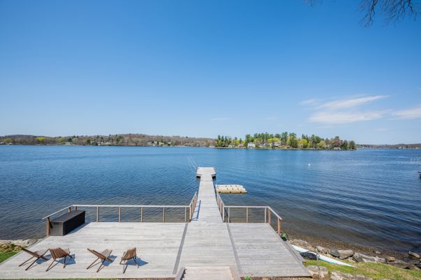 Exterior, Lake