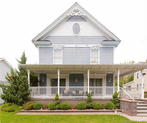 Exterior, Facade, Queen Anne Victorian