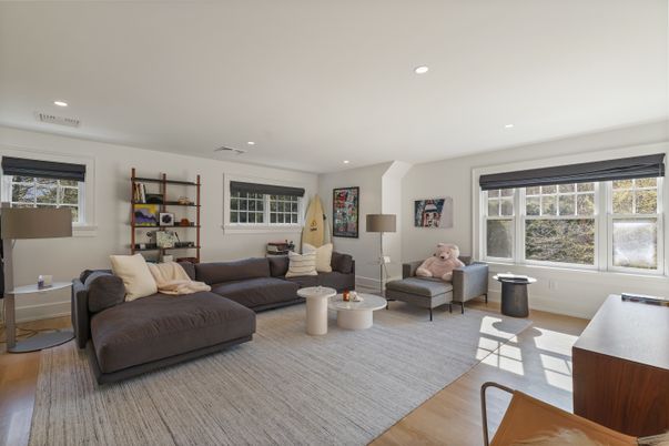 Interior, Living room, Recessed Lighting, Wood Texture Flooring