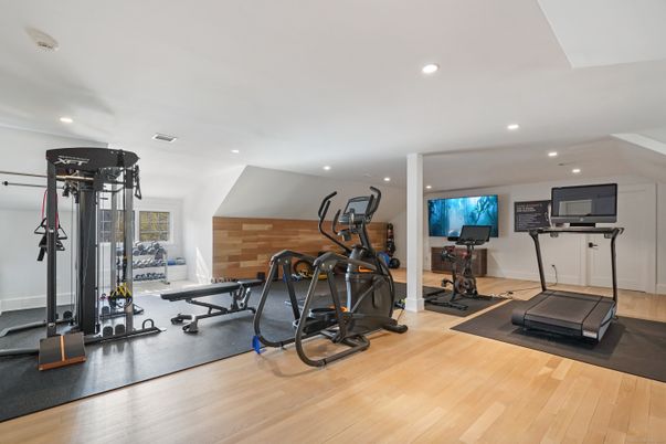 Fitness Equipment, Interior, Recessed Lighting, Wood Texture Flooring