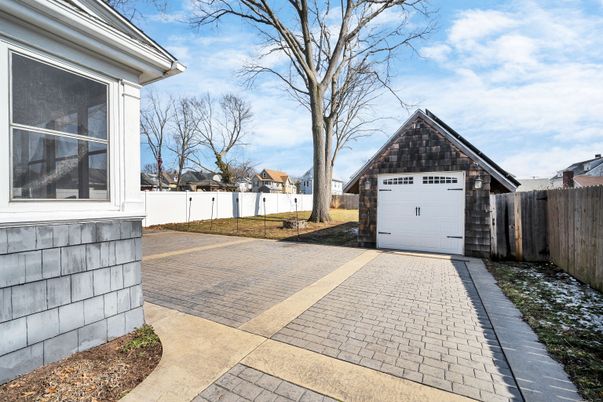 Detached Garage, Exterior