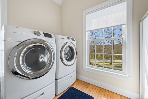 Interior, Washer, Wood Texture Flooring