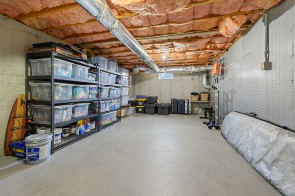 Garage, Interior, Wooden Beams