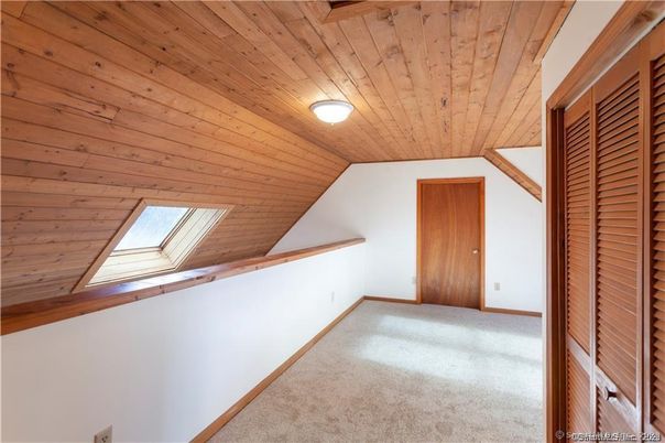 Empty room, Interior, Wooden Ceilings