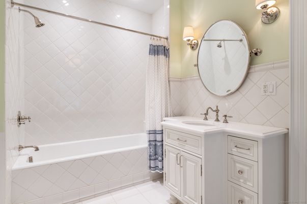Bathroom, Interior, Recessed Lighting