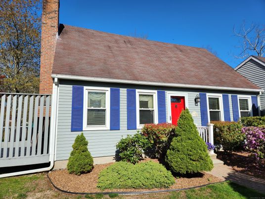 Exterior, Facade, Cape Cod