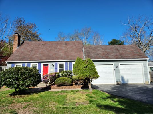 Attached, Exterior, Facade, Cape Cod