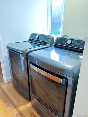 Interior, Washer, Wood Texture Flooring