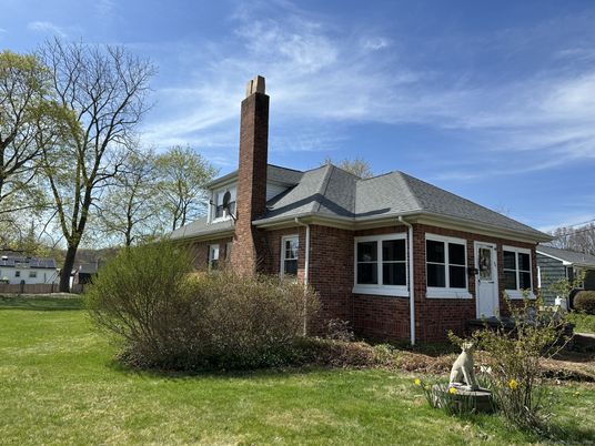 Backyard, Exterior, Facade, Brick Facade, Cape Cod