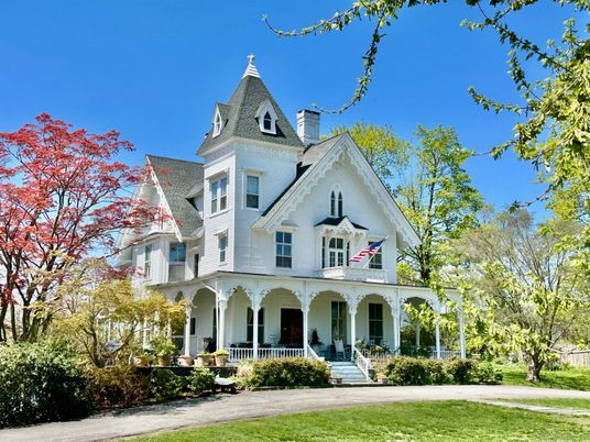 Exterior, Facade, Queen Anne Victorian