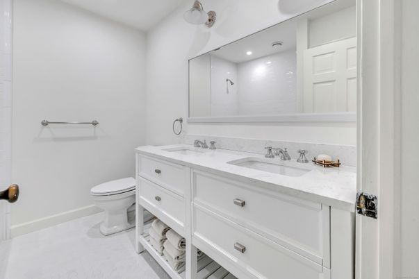 Bathroom, Dual Sink Vanities, Interior, Recessed Lighting