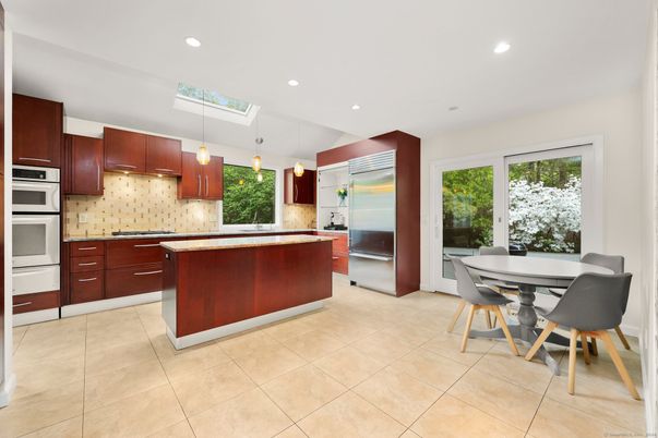 Dining room, Interior, Kitchen, Pendant Lights, Recessed Lighting, Stainless Steel Appliances