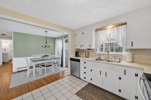 Chandelier, Dining room, Interior, Kitchen, Wood Texture Flooring