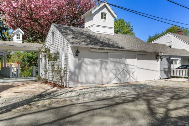 Attached, Exterior, Facade, Cape Cod