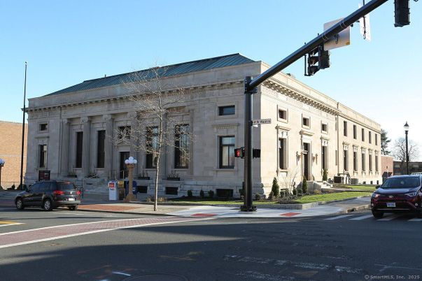Exterior, Facade, Chicago School