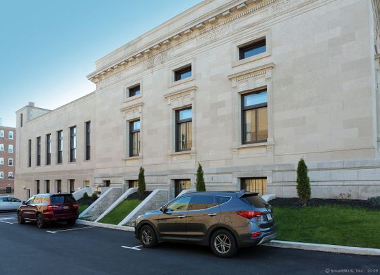 Exterior, Facade, Brownstone