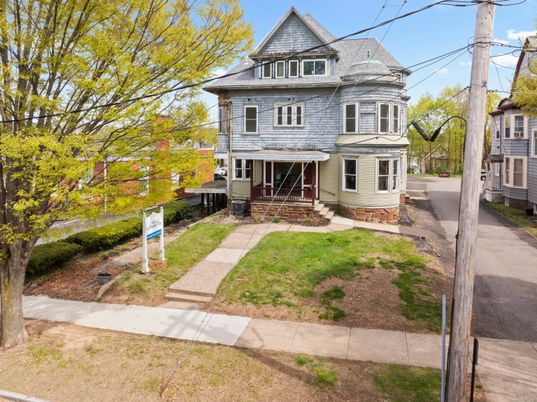 Exterior, Facade, Queen Anne Victorian
