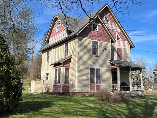 Exterior, Facade, Queen Anne Victorian