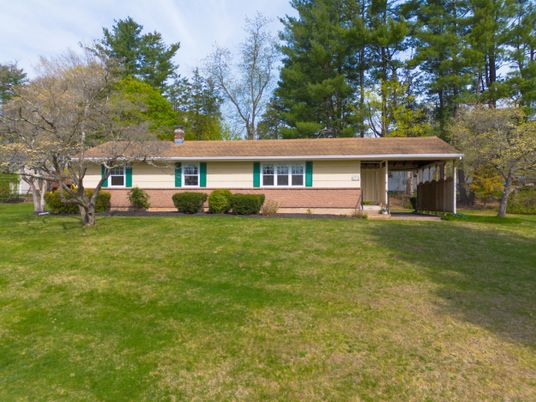 Backyard, Exterior, Facade, Ranch