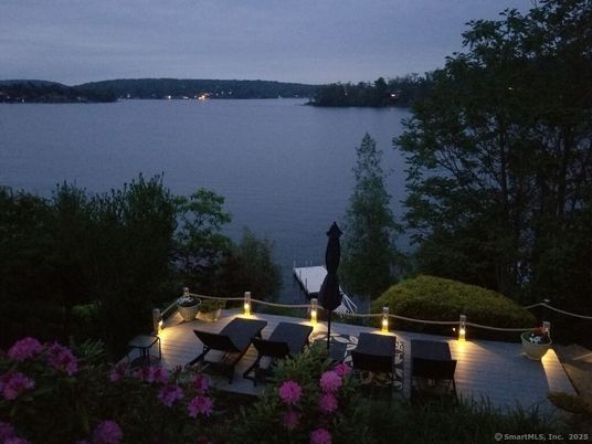 Exterior, Lake