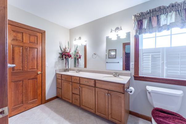 Bathroom, Dual Sink Vanities, Interior