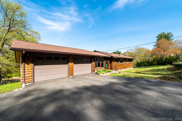 Attached, Exterior, Facade, Brick Facade, Log Home