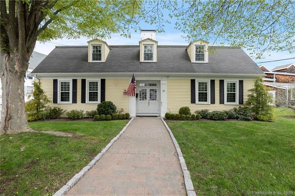 Exterior, Facade, Cape Cod