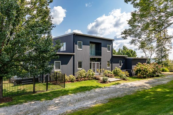 Backyard, Exterior, Facade, Modern