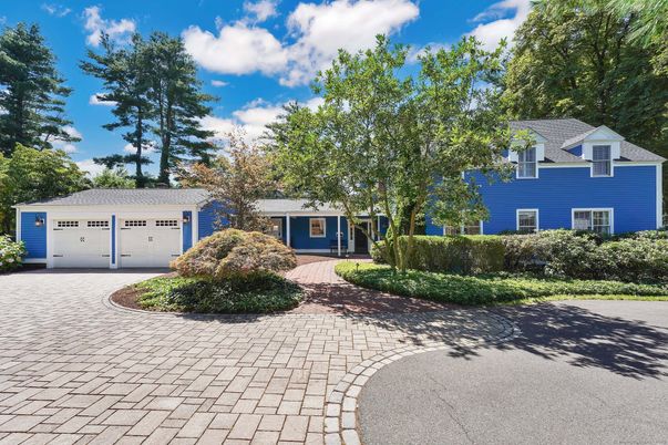 Attached, Exterior, Facade, Cape Cod