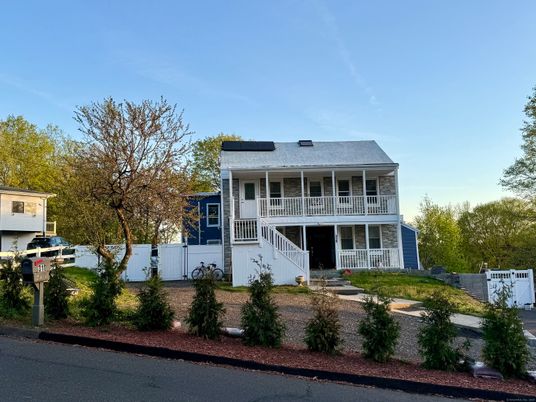 Exterior, Facade, American Foursquare