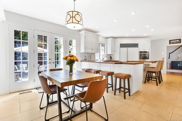 Dining room, Interior, Kitchen, Pendant Lights, Recessed Lighting, Stainless Steel Appliances