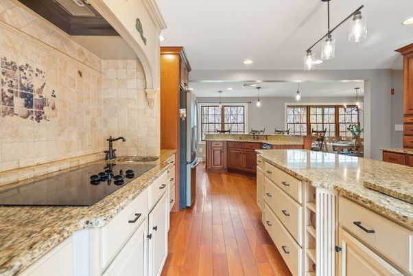Dining room, Interior, Kitchen, Pendant Lights, Recessed Lighting, Wood Texture Flooring