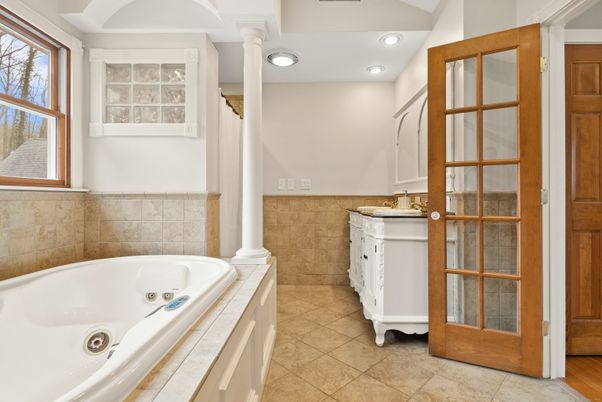 Bathroom, Interior, Recessed Lighting