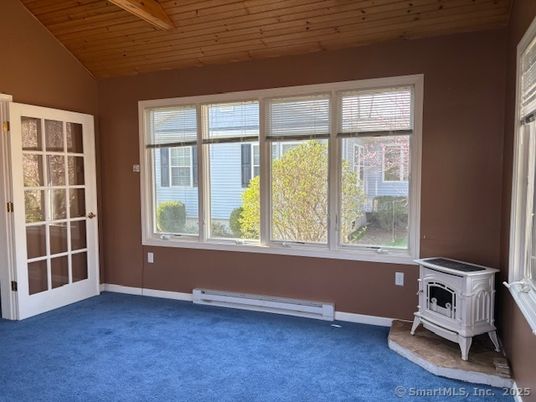 Empty room, Interior, Wooden Ceilings