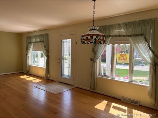 Empty room, Interior, Pendant Lights, Wood Texture Flooring