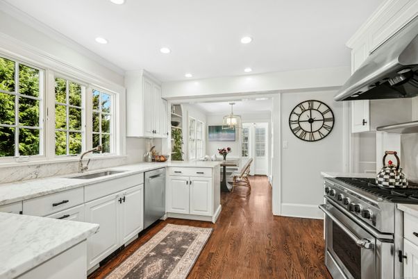 Dining room, Interior, Kitchen, Pendant Lights, Recessed Lighting, Stainless Steel Appliances, Wood Texture Flooring