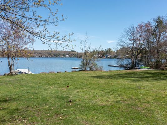Exterior, Lake