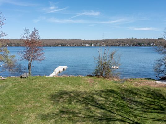 Exterior, Lake