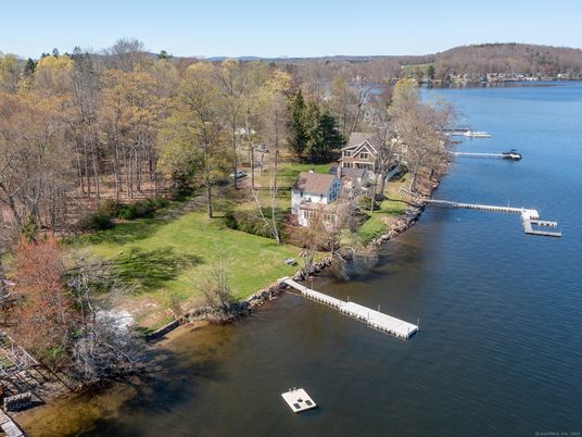 Exterior, Lake