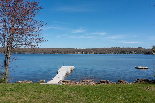 Exterior, Lake