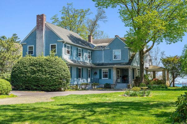 Exterior, Facade, Queen Anne Victorian