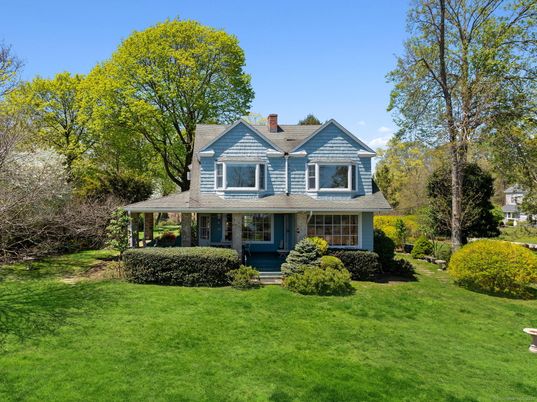 Backyard, Exterior, Facade, Queen Anne Victorian