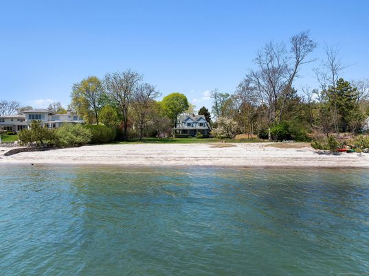 Exterior, Lake