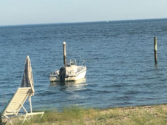 Exterior, Lake