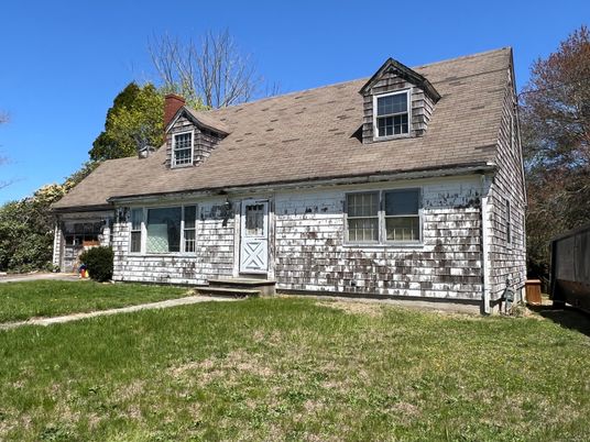 Attached, Exterior, Facade, Cape Cod
