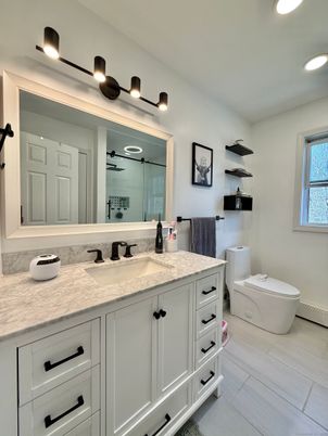Bathroom, Interior, Recessed Lighting
