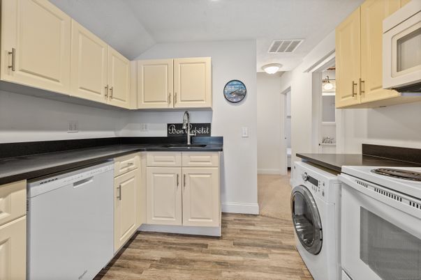 Interior, Washer, Wood Texture Flooring